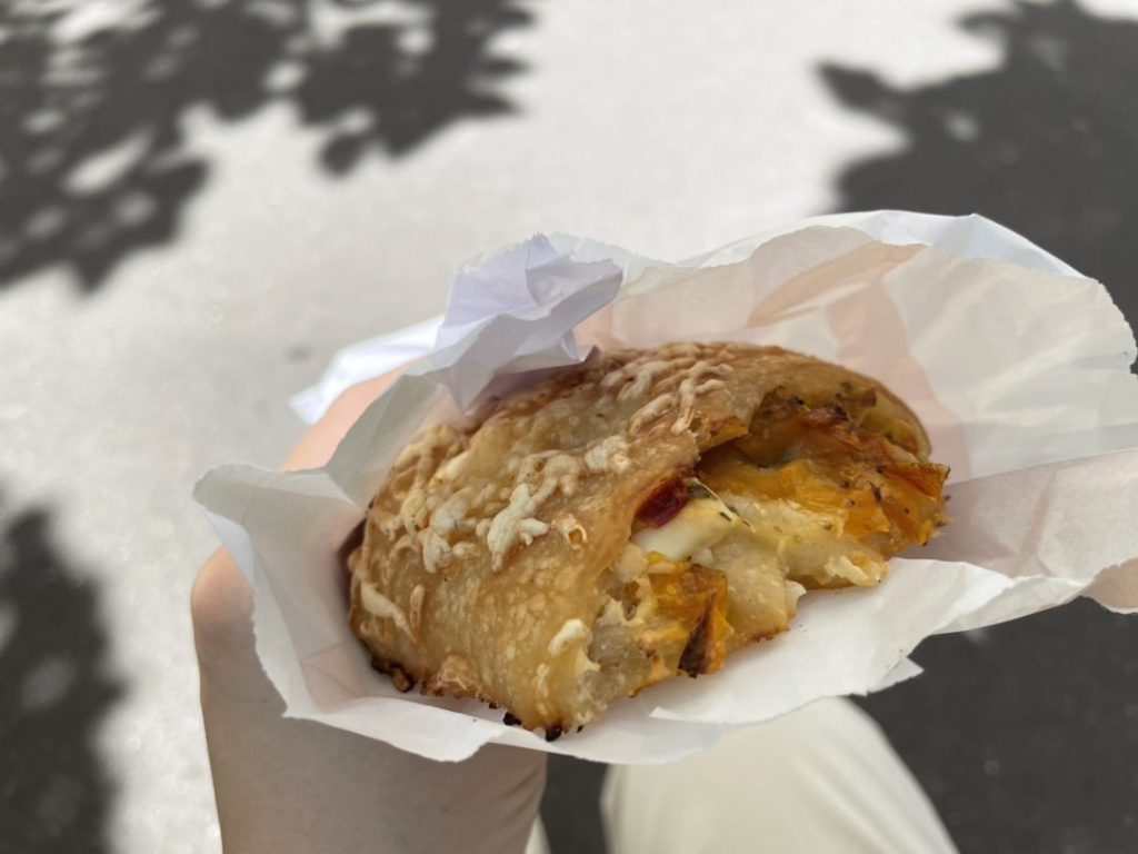 ロンドンからパリ日帰り旅行！ユーロスターで行ってみた／チーズとトマトのパン