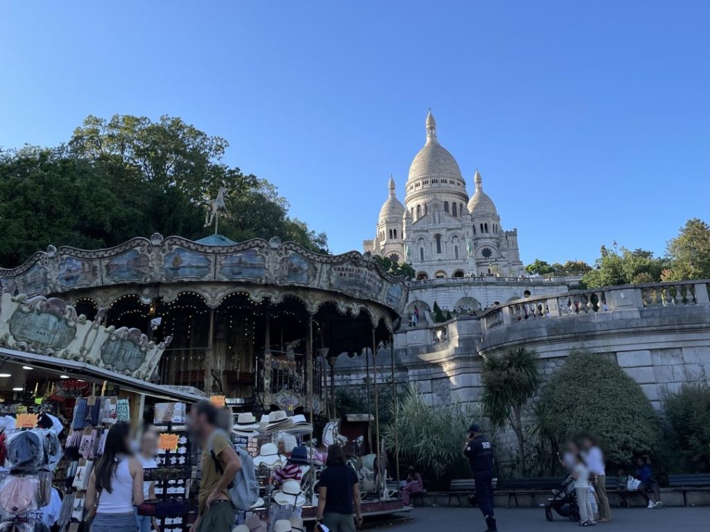 ロンドンからパリ日帰り旅行！ユーロスターで行ってみた／サクレクール寺院の公園とメリーゴーランド