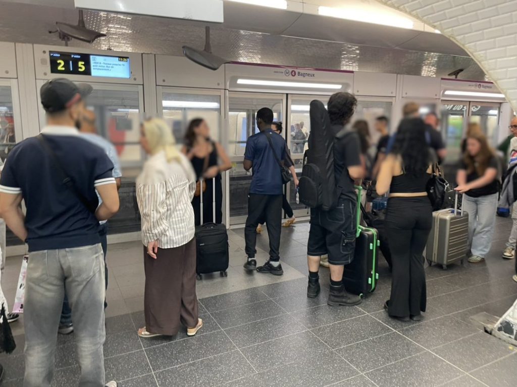 ロンドンからパリ日帰り旅行！ユーロスターで行ってみた／パリ北駅の地下鉄ホーム