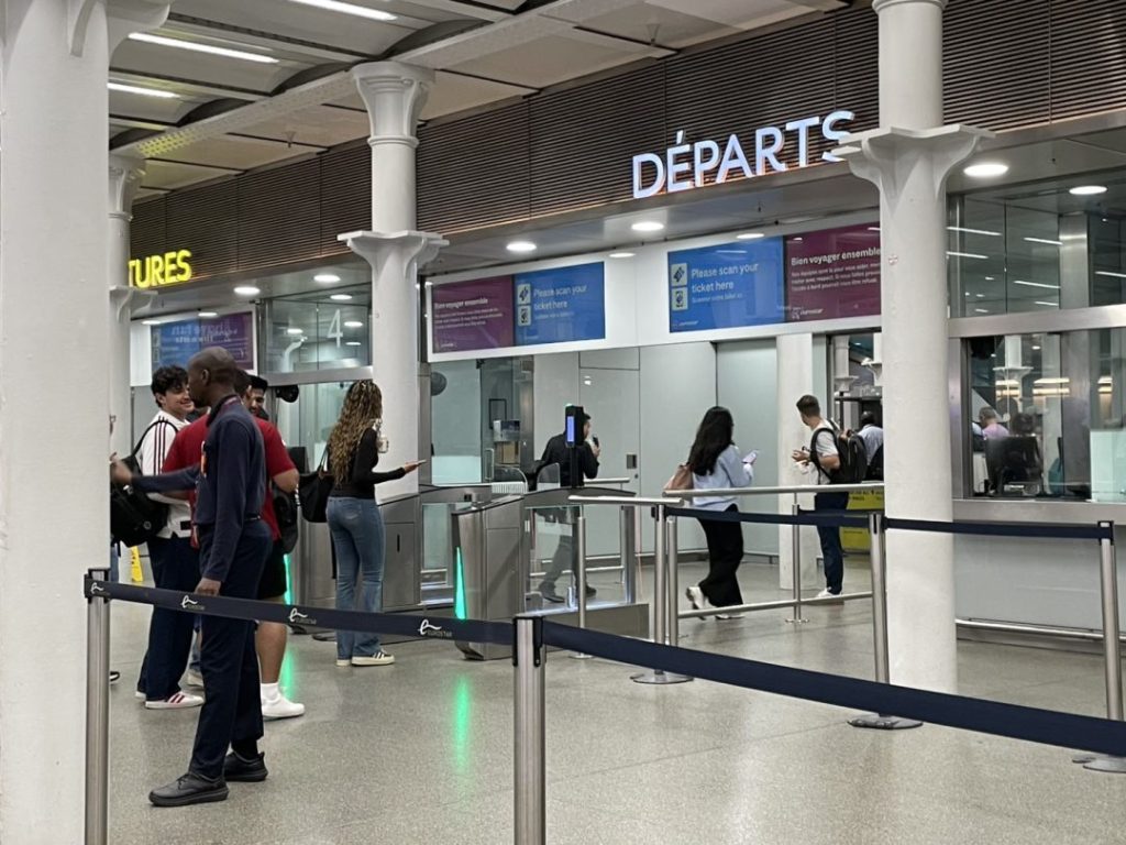 ロンドンからパリ日帰り旅行！ユーロスターで行ってみた／セントパンクラス駅の入国審査