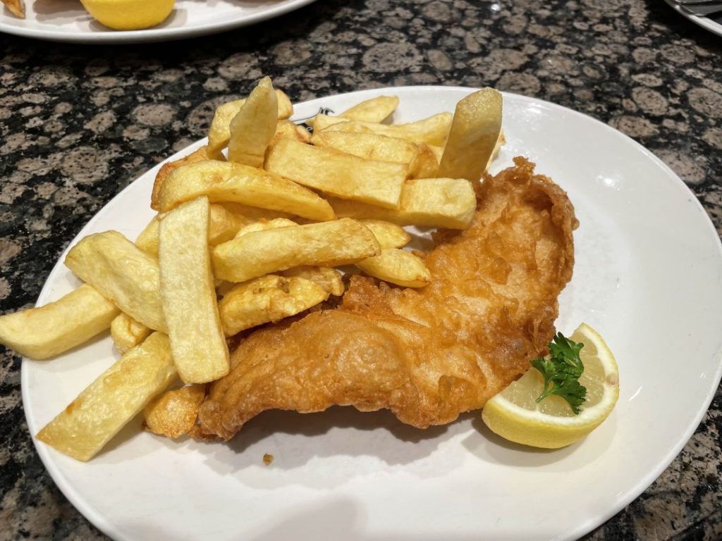 イギリス旅行の食費節約術｜スーパー・カフェ・日本から持参した食事を活用しよう！／フィッシュアンドチップス