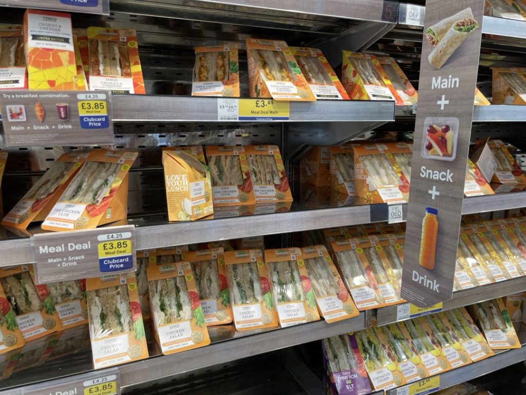 イギリス旅行の食費節約術｜スーパー・カフェ・日本から持参した食事を活用しよう！／Meal DealミールディールMainメイン