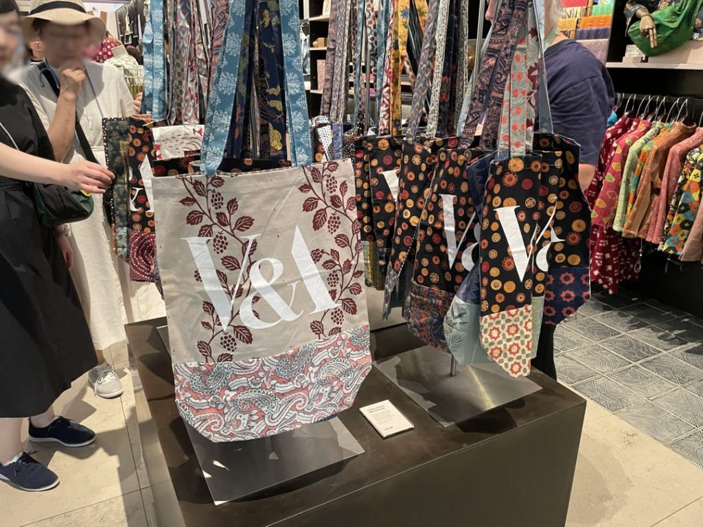 ヴィクトリア&アルバート博物館（V＆A）は予約が必要？お土産や所要時間をご紹介！／トートバッグ限定柄