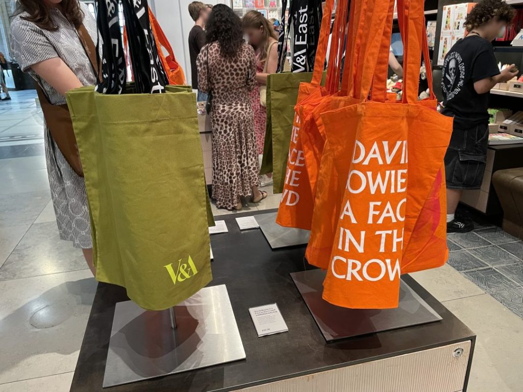 ヴィクトリア&アルバート博物館（V＆A）は予約が必要？お土産や所要時間をご紹介！／トートバッグ定番柄以外のもの
