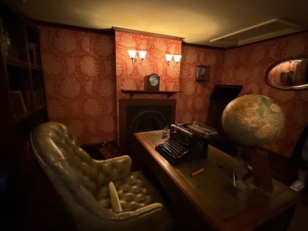シャーロックホームズ博物館／コナン・ドイルの執務室
