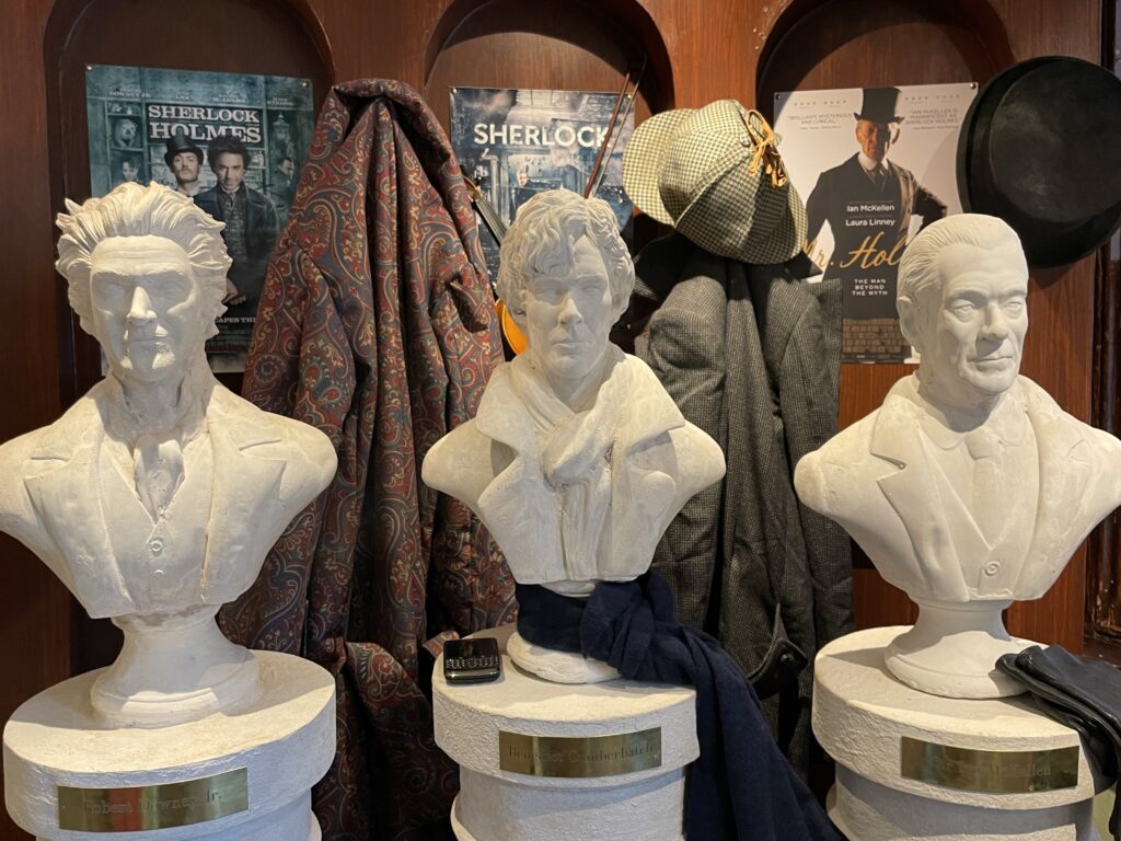 シャーロックホームズ博物館／シャーロックの胸像たち