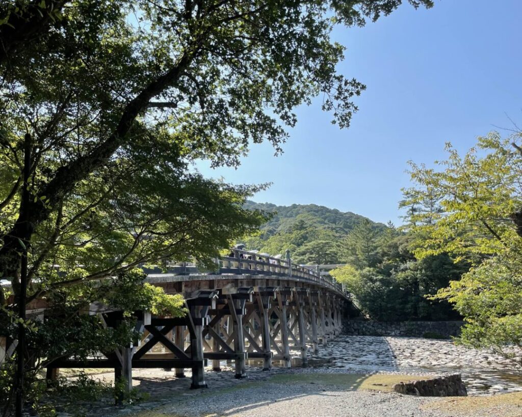 内宮宇治橋鳥居からの眺め「お伊勢さん観光案内人」ツアーを使って伊勢神宮を巡ろう！
