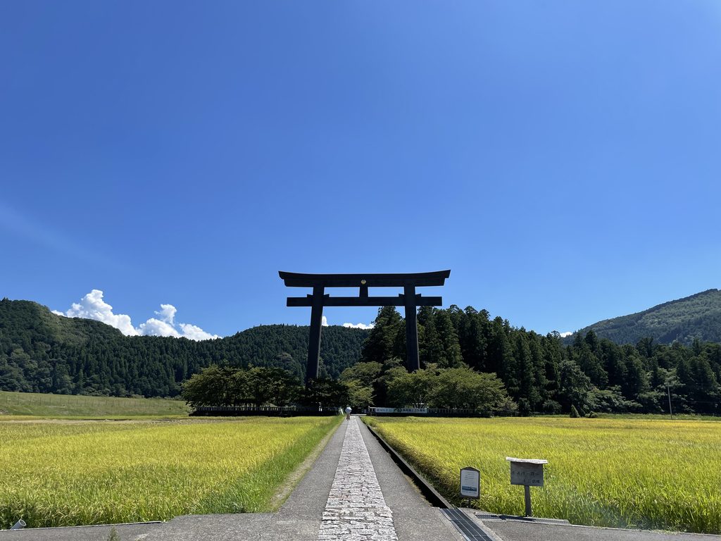 What Not to Do at Japanese Shrines and Temples / At Ooyunohara O-torii大斎原大鳥居（おおゆのはらおおとりい）